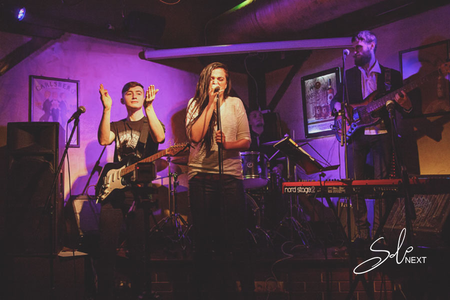 «Музыкальное развитие взрослых: уроки игры на фортепиано в Solo Next»