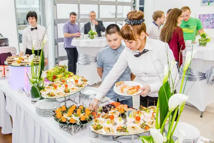 Что такое кофе брейк: что входит в меню, где его организуют и как