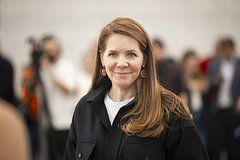 На матче чемпионата РФ по футболу первый раз поженили болельщиков