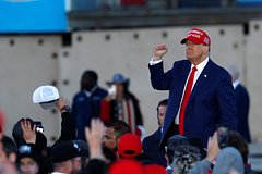 Трамп поблагодарил Секретную службу США за подмога Байдену на выступлениях