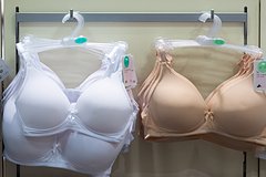 Девушка украла 50 лифчиков из магазина и пришла туда на последующий денек