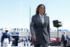 Демократы засомневались в возможности Харрис сменить Байдена