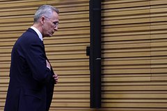 Gensek nato ushel ot otveta na vopros o prave ukrainy bit po rossii iz f 16 5c39d62.jpg