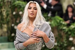 Kim kardashjan v odnoj rubashke okonfuzilas na rukah u muzhchiny c75c11e.jpg