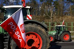 Polskie fermery zablokirovali kpp na granice s ukrainoj 0107064.jpg