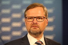 Premer chehii obvinil rossiju v popytke podzhech prazhskie gorodskie avtobusy 32e8236.jpg