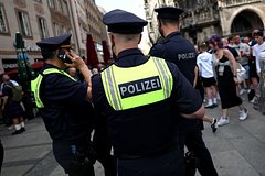 Sotrudnica tjurmy stala zanimatsja seksom po telefonu s zakljuchennym 47b148d.jpg