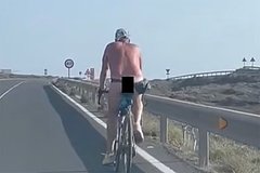 Turist proehalsja golym po populjarnomu kurortu evropy i vozmutil mestnyh zhitelej 41ed613.jpg