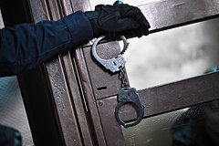 Zarubivshego toporom policejskogo rossijanina vzjali pod strazhu 9484545.jpg