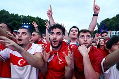 Bolelshhiki sbornyh turcii i niderlandov ustroili draku posle matcha evro 2024 0d6b944.jpg