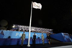 Olimpijskij flag na otkrytii igr v parizhe povesili vverh nogami b8d6918.jpg