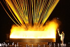 V parizhe zazhgli olimpijskij ogon 819150f.jpg