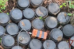 Rosgvardejcy unichtozhili shron vsu s protivopehotnymi minami v harkovskoj oblasti 7d92e94.jpg