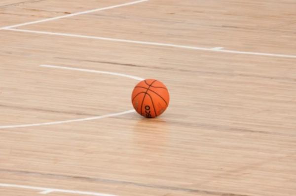 Sostojalsja pervyj v istorii basketbolnyj match s cheryrehochkovymi broskami c67626b.webp