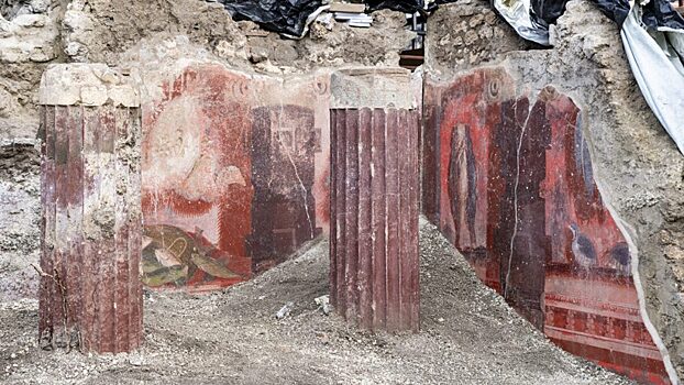 V pompejah raskopali zal s kolonnami i freskami 263a8f1.jpg