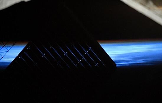 Kosmonavt s mks sfotografiroval samye vysokie oblaka v atmosfere zemli f42fb7c.jpg