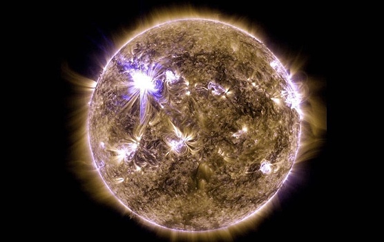 Na solnce zafiksirovali moshhnuju vspyshku 9264482.jpg