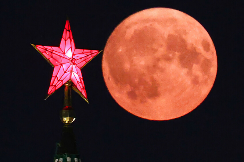 Klubnichnaja luna vzoshla nad rossiej ca0c3b7.jpg