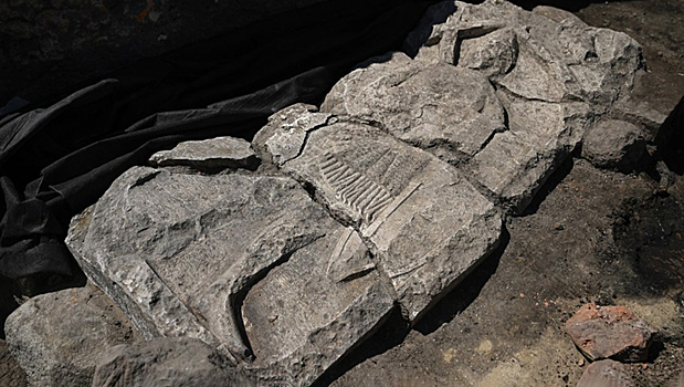 Arheologi nashli redkoe nadgrobie s otpechatkom rycarja 63625ce.jpg