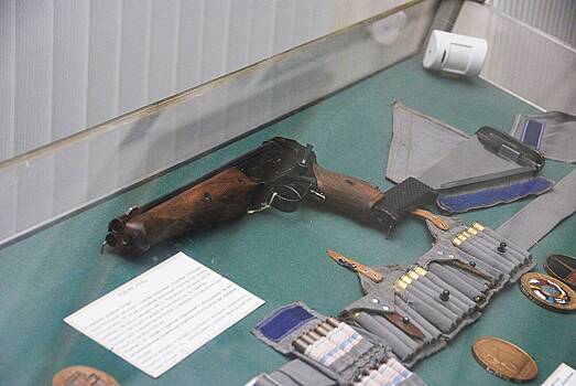 Pistolet rossijskih kosmonavtov peredadut muzeju f9e9cee.jpg